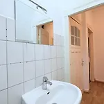Zentrale Monteurwohnung Mit Kueche & Wlan Neumünster