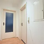 Zentrale Monteurwohnung Mit Kueche & Wlan Lägenhet Neumünster
