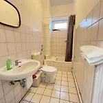 Zentrale Monteurwohnung Mit Kueche & Wlan Lägenhet *