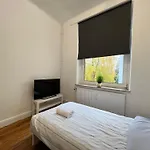 Zentrale Monteurwohnung Mit Kueche & Wlan Lägenhet