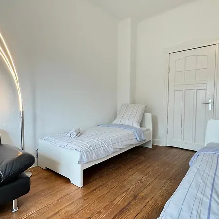 Zentrale Monteurwohnung In Kueche & Wlan Inklusive Neumuenster