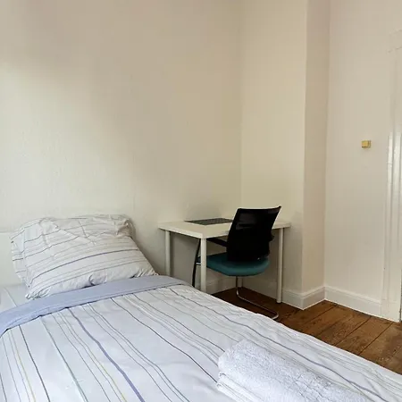 Zentrale Monteurwohnung In Kueche & Wlan Inklusive * Neumuenster