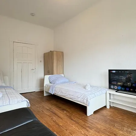 Zentrale Monteurwohnung In Kueche & Wlan Inklusive * Neumuenster