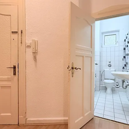 Zentrale Monteurwohnung Mit Kueche & Wlan Apartament *