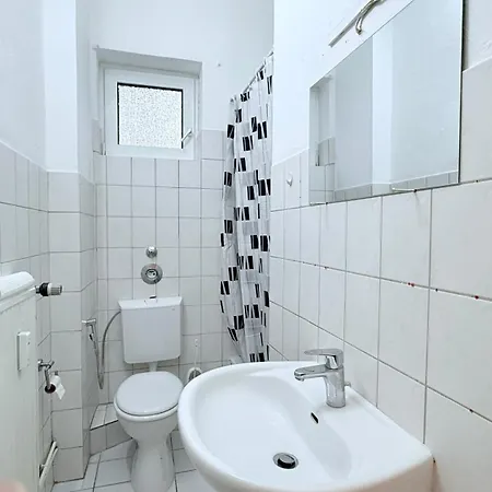 Apartment Zentrale Monteurwohnung In Kueche & Wlan Inklusive *