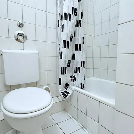 Apartament Zentrale Monteurwohnung Mit Kueche & Wlan