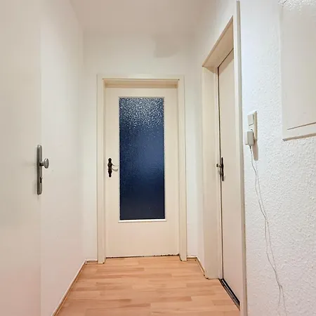 Zentrale Monteurwohnung Mit Kueche & Wlan * Neumünster