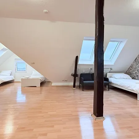 Zentrale Monteurwohnung In Kueche & Wlan Inklusive * Neumuenster