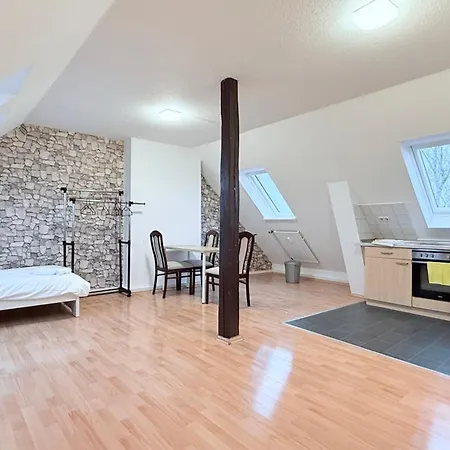 Zentrale Monteurwohnung Mit Kueche & Wlan Apartament