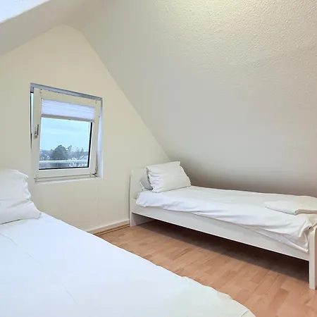 Zentrale Monteurwohnung Mit Kueche & Wlan Neumünster
